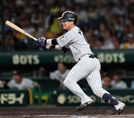 ８回、同点適時打を放つ木浪（撮影・田中太一）