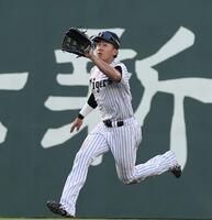 ３回、大島の飛球を追う立石（撮影・西田忠信）