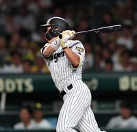 ７回、安打を放つ立石（撮影・田中太一）