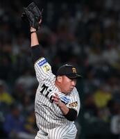 ８回、山本に中前打を許す桐敷（撮影・西田忠信）