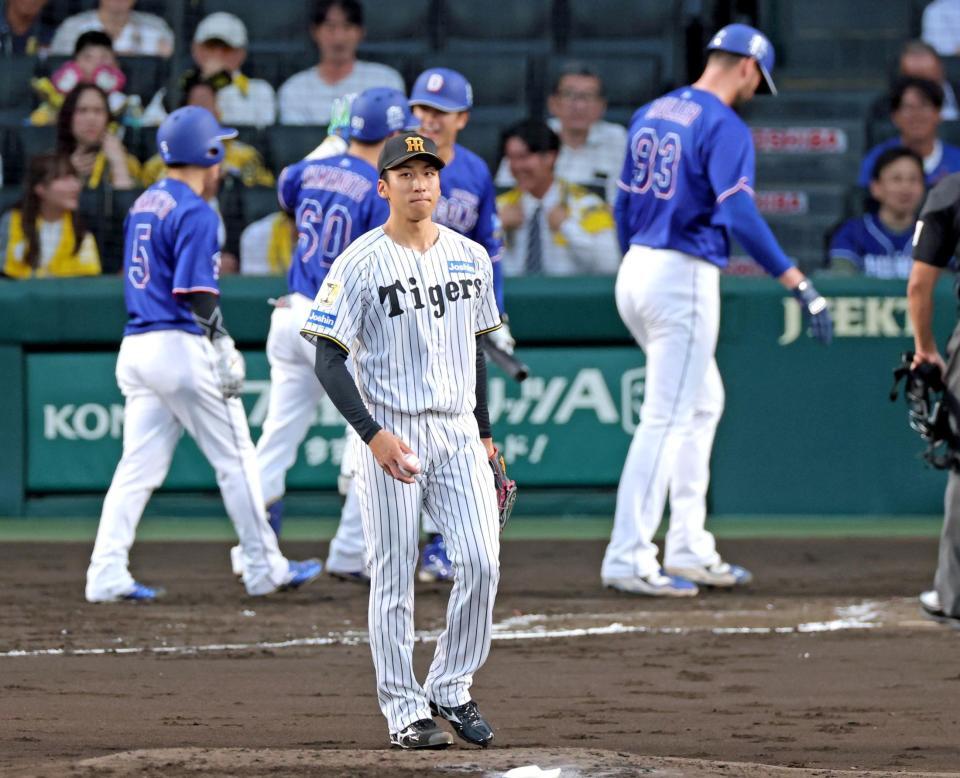 ２回、山本に３ランを浴びる茨木（撮影・立川洋一郎）