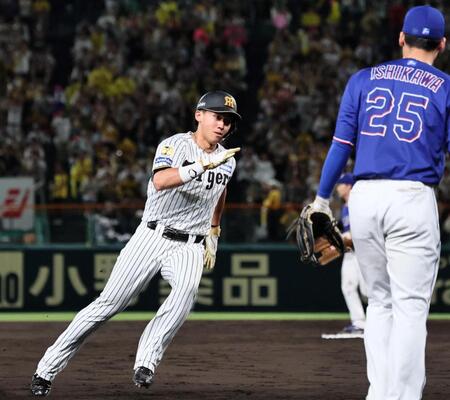７回、坂本の適時打で本塁へ走る立石（撮影・田中太一）