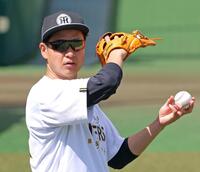 キャッチボールをする大竹（撮影・立川洋一郎）