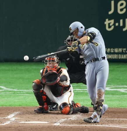 ３回、中前打を放つ立石（撮影・金田祐二）