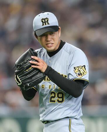 ５回、三者凡退に抑えた高橋（撮影・伊藤笙子）