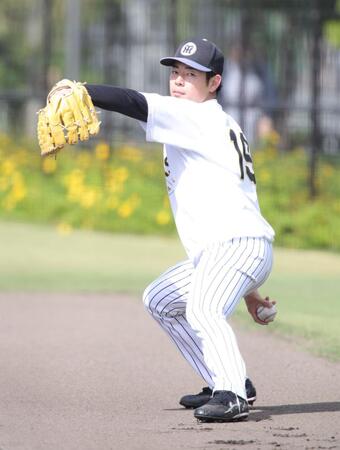 キャッチボールで調整する下村（撮影・坂部計介）