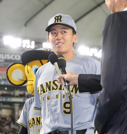 初のお立ち台で試合を振り返る立石（撮影・田中太一）