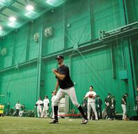 室内で調整するラグズデール（撮影・西田忠信）
