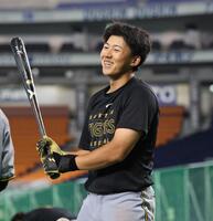 練習の合間、笑顔を見せる立石（撮影・田中太一）
