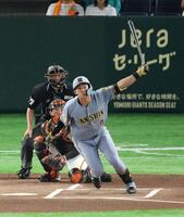 １回、二塁打を放つ立石（撮影・金田祐二）