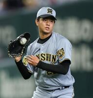 ２回、増田陸を投ゴロに打ち取る高橋（撮影・伊藤笙子）