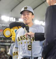 初のお立ち台で試合を振り返る立石（撮影・田中太一）