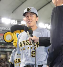 初のお立ち台で試合を振り返る立石（撮影・田中太一）