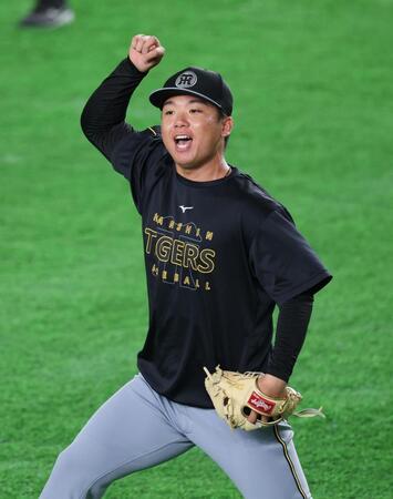 調整する村上（撮影・金田祐二）