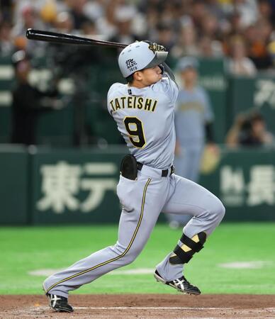 ３回、左前打を放つ立石（撮影・伊藤笙子）