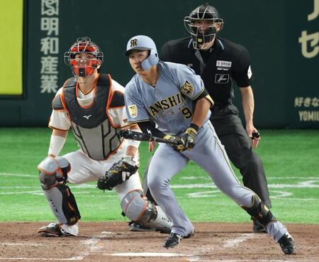 ５回、中前に先制２点適時打を放つ立石（撮影・金田祐二）