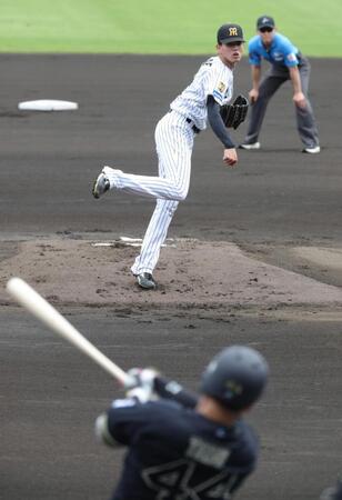 １回、頓宮を一ゴロに仕留めた早瀬（撮影・坂部計介）