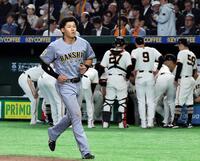 ６回、４打席目は間一髪アウトとなりベンチへ引き揚げる立石（撮影・田中太一）