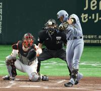 ２回、左前打を放つ立石（撮影・金田祐二）