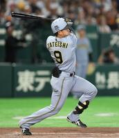 ３回、左前打を放つ立石（撮影・伊藤笙子）