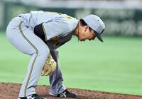 巨人打線を完封し、こん身の雄たけびをあげて喜ぶ村上（撮影・田中太一）