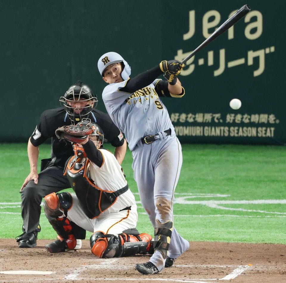 　４回、左前適時打を放つ立石