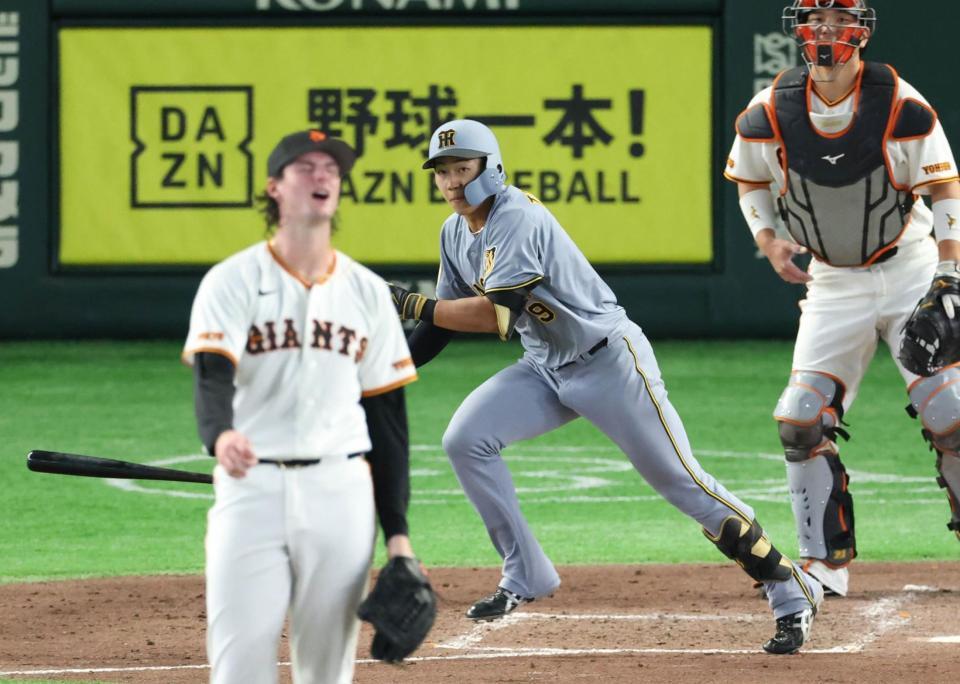 ５回、中前に先制２点適時打を放つ立石（撮影・金田祐二）