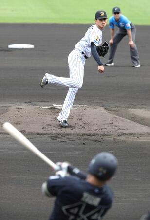 　１回、頓宮を二ゴロに仕留める早瀬（撮影・坂部計介）