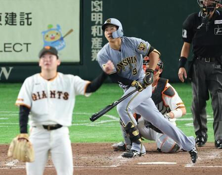 ５回、右中間にプロ入り１号となる２ランを放つ立石（撮影・金田祐二）
