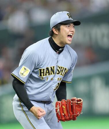 ４回、ダルベックから空振り三振を奪い、ほえる才木（撮影・伊藤笙子）