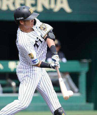 ３回、小野寺は左前に適時打を放つ（撮影・坂部計介）