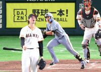 　５回、先制の２点適時打を放つ立石（撮影・金田祐二）