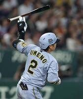 ５回、左越えソロを放つ梅野（撮影・伊藤笙子）