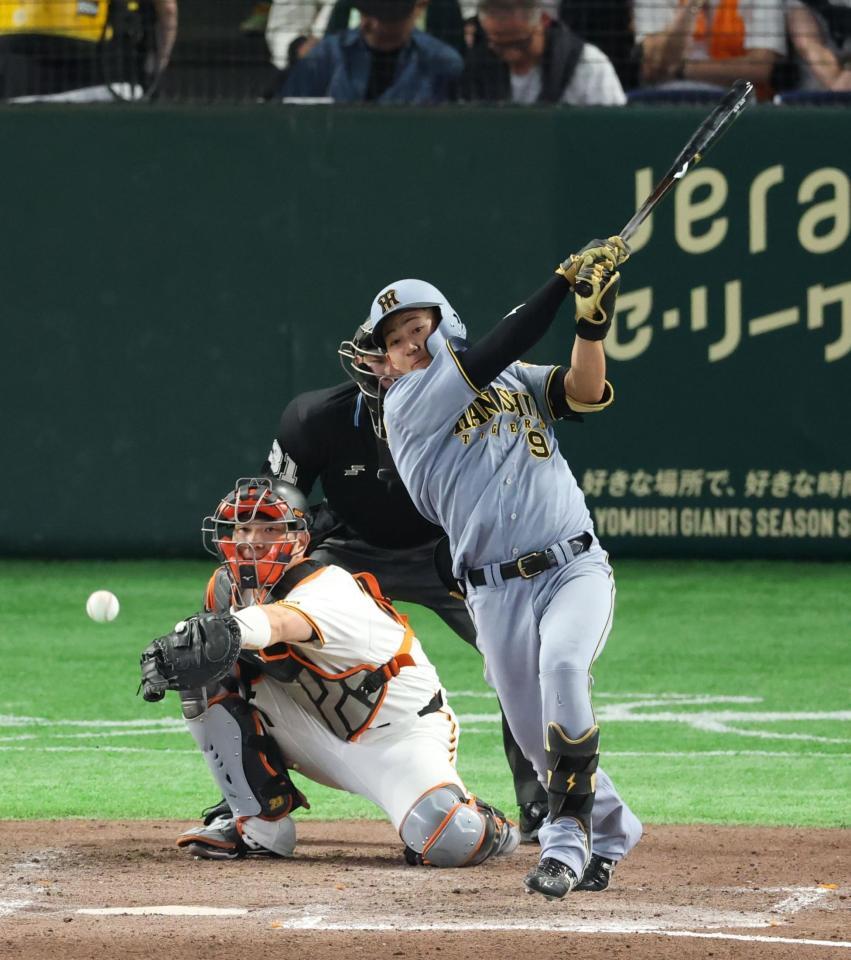 ７回、中前打を放つ立石（撮影・金田祐二）