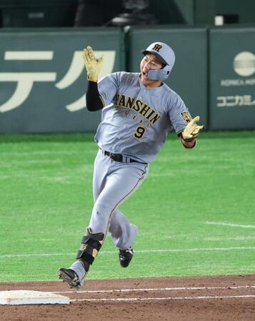 ５回、右中間にプロ入り１号となる２ランを放ち雄たけびをあげる立石（撮影・金田祐二）