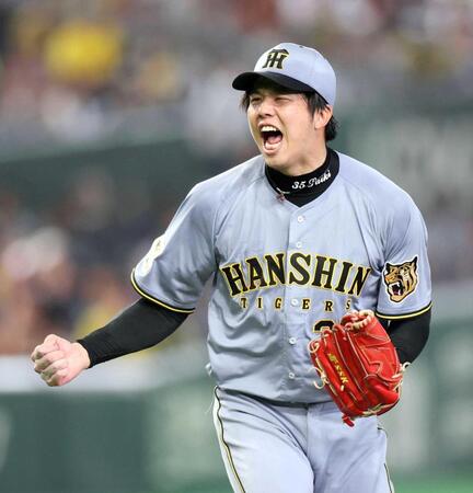 　６回、ダルベックから空振り三振を奪い、ほえる才木（撮影・伊藤笙子）