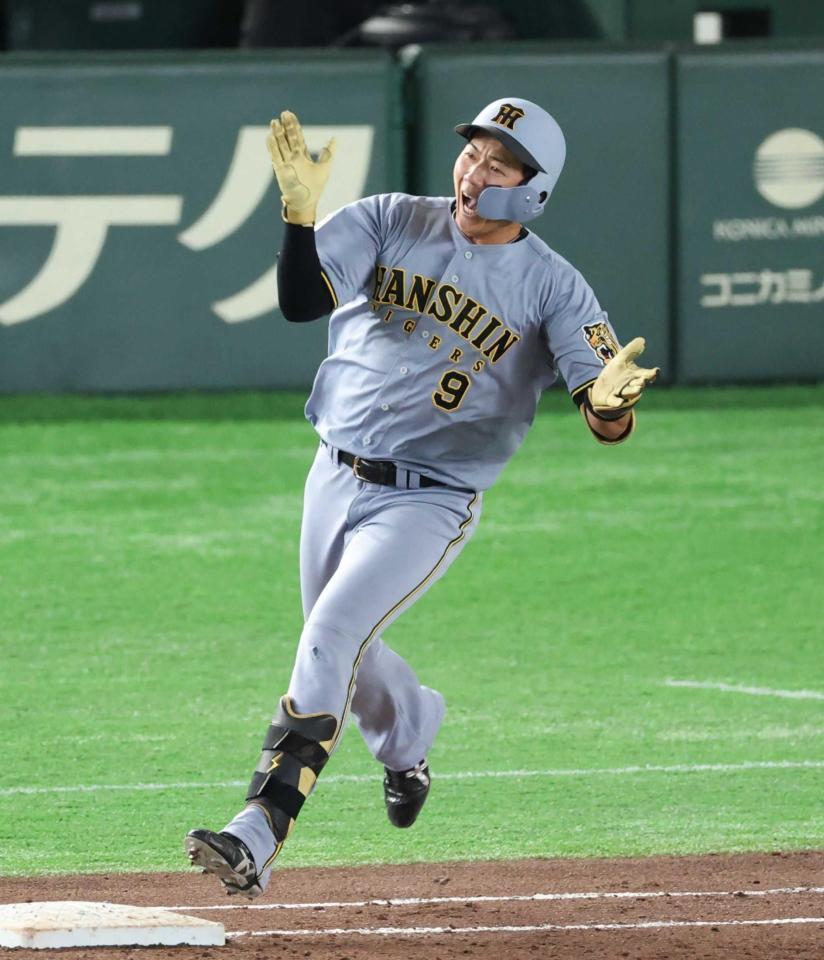 　５回、プロ１号となる２ランを放ち、雄たけびを上げる立石（撮影・金田祐二）