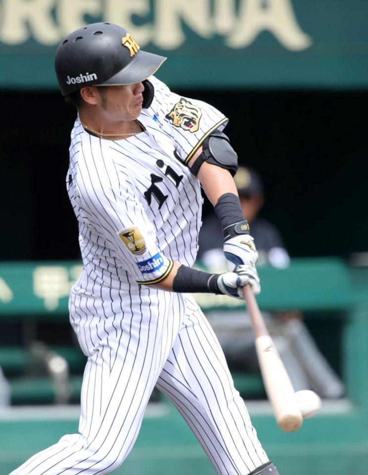 　３回、小野寺は左前に適時打を放つ（撮影・坂部計介）
