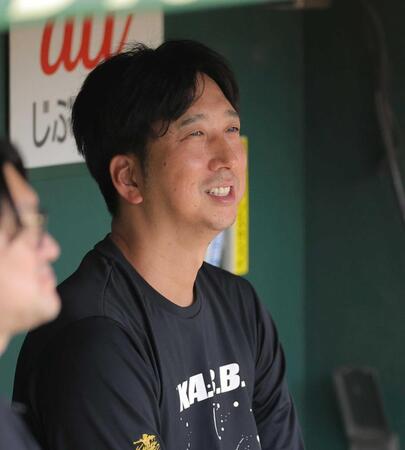 　明るい表情で取材に応じる阪神・藤川球児監督（撮影・西田忠信）