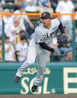 左翼でシートノックを受ける森下（撮影・西田忠信）