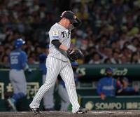 ７回、カストロに２点打を許した桐敷（撮影・西田忠信）
