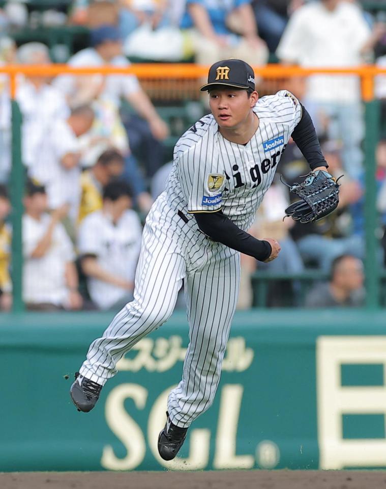 左翼でシートノックを受ける森下（撮影・西田忠信）