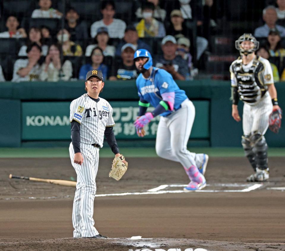 ６回、レイエスに先制ソロを浴びる西勇（撮影・立川洋一郎）