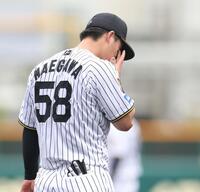 ４回、福尾の打球を失策し、先制点を許した前川（撮影・中田匡峻）