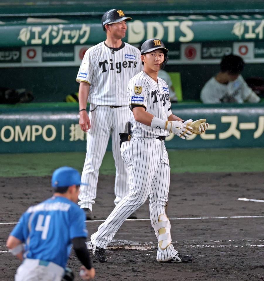 ６回、二飛に終わる立石（撮影・立川洋一郎）