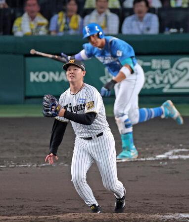 ３回、万波に適時打を打たれる木下（撮影・立川洋一郎）