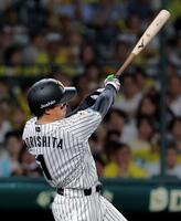 ５回、ソロを放つ森下（撮影・西田忠信）