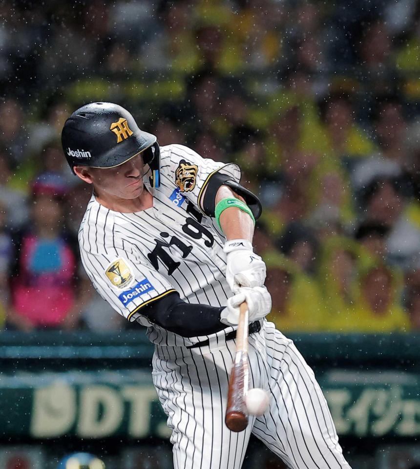 　６回、来日初安打を放つディベイニー（撮影・西田忠信）