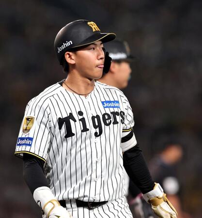 ７回、立石は右飛に倒れる（撮影・山口登）