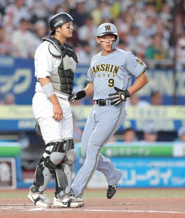 ２回、中野の二塁ゴロで生還する立石（撮影・西岡正）